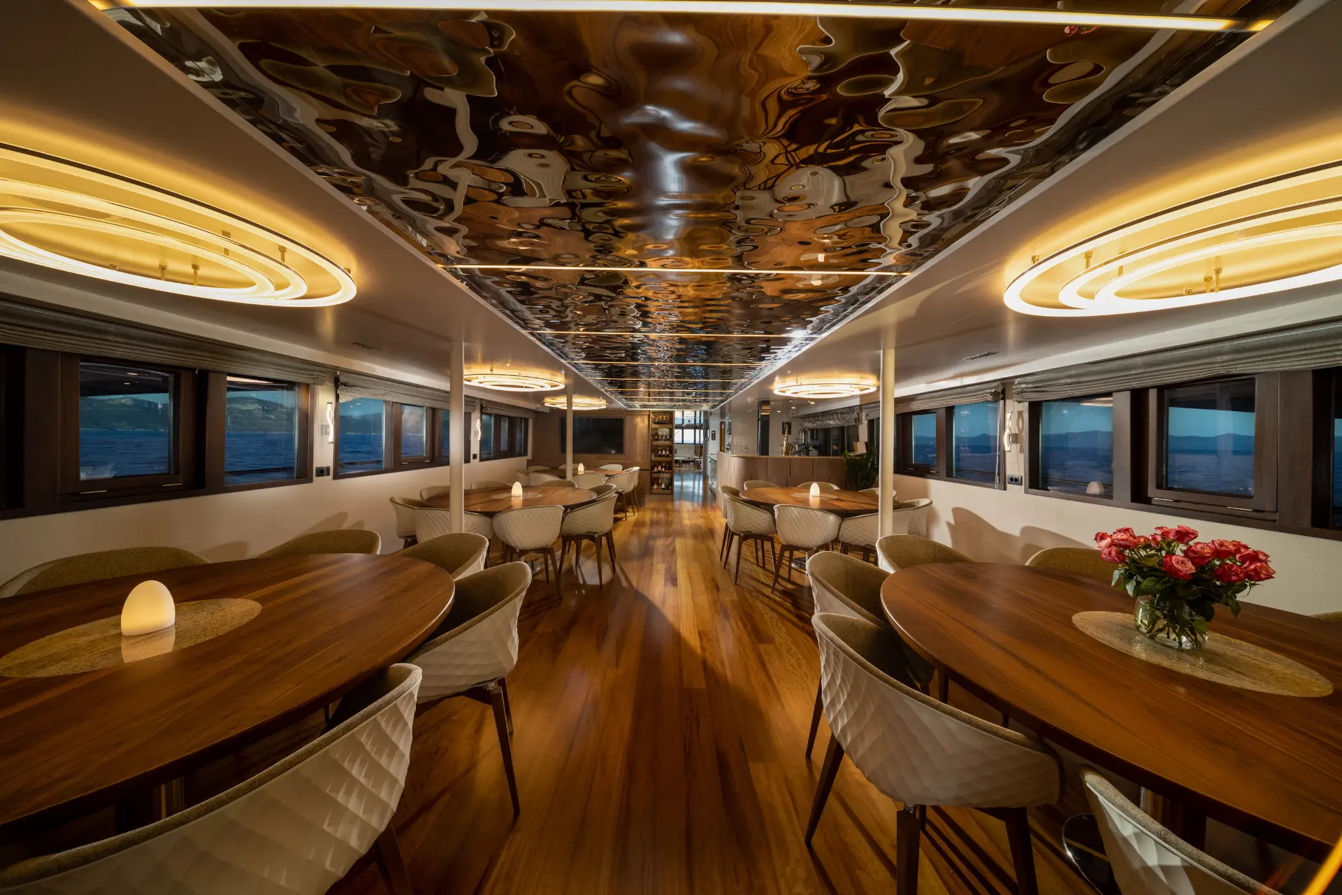 Olimp - elegant interior with multiple wood dining tables