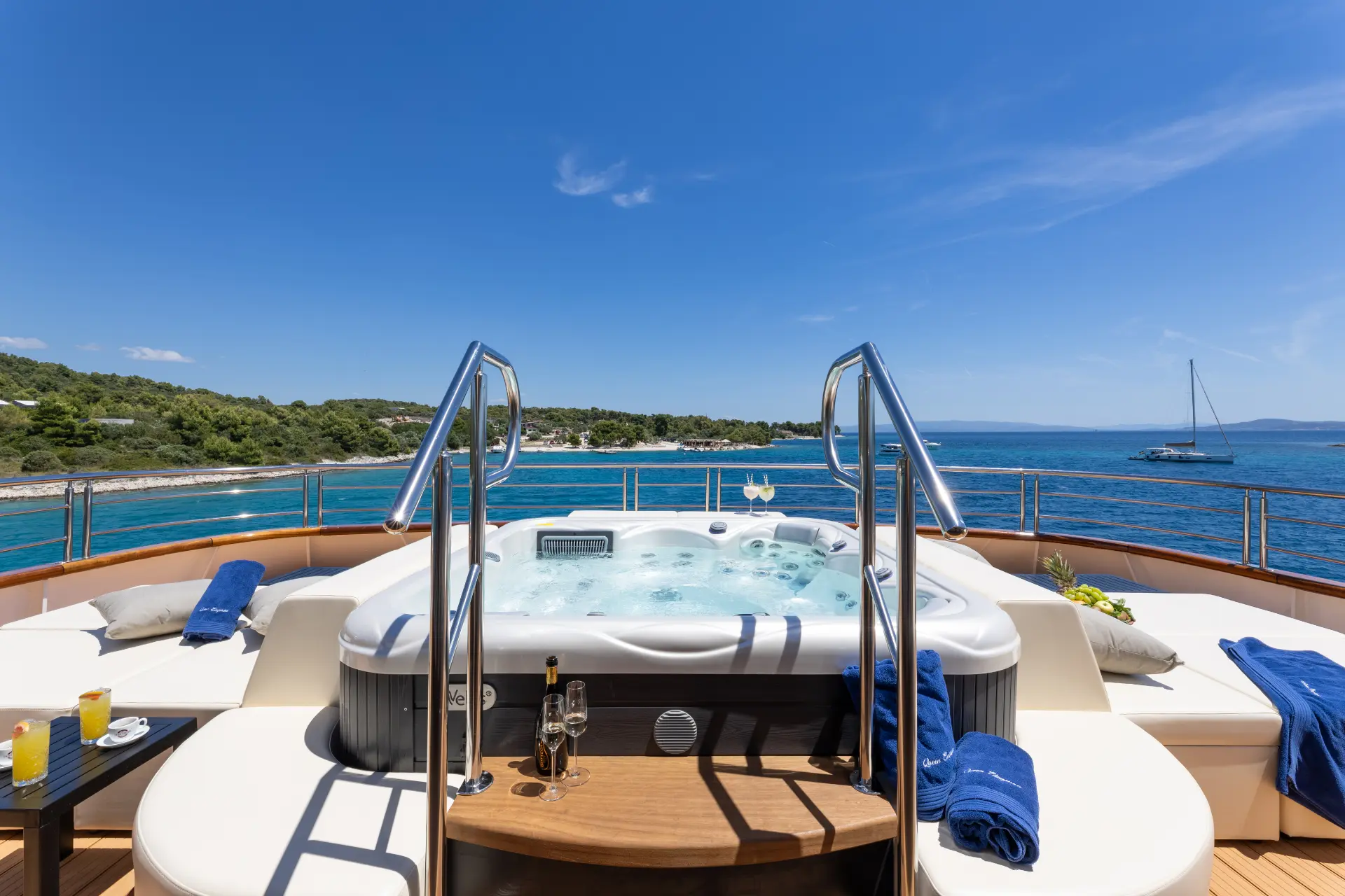 Queen Eleganza – bayfront jacuzzi and sunbathing zone, surrounded by calm sea and green islets