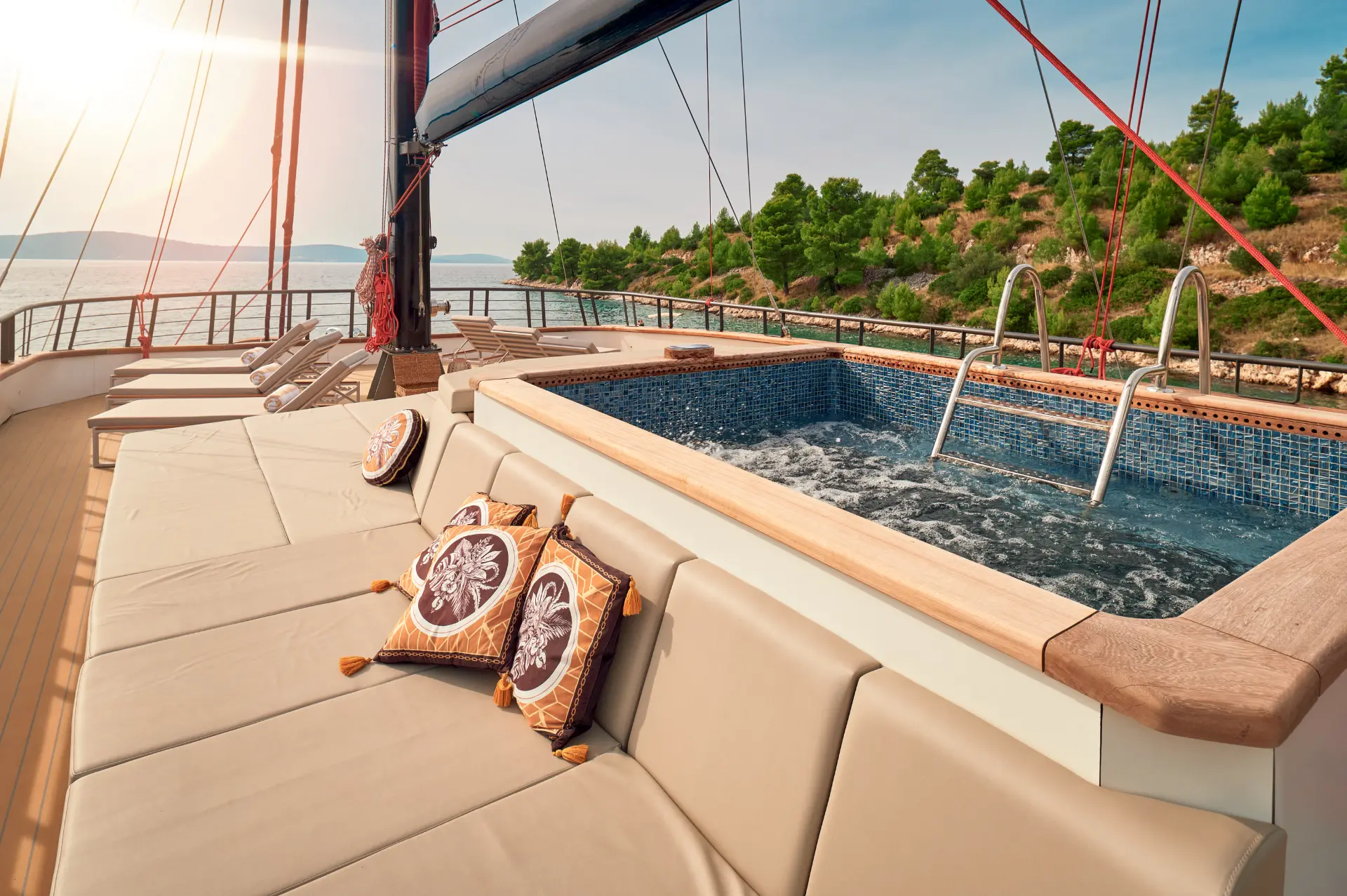 Anetta – close view of jacuzzi on sun deck, looking forward to yacht’s bow.