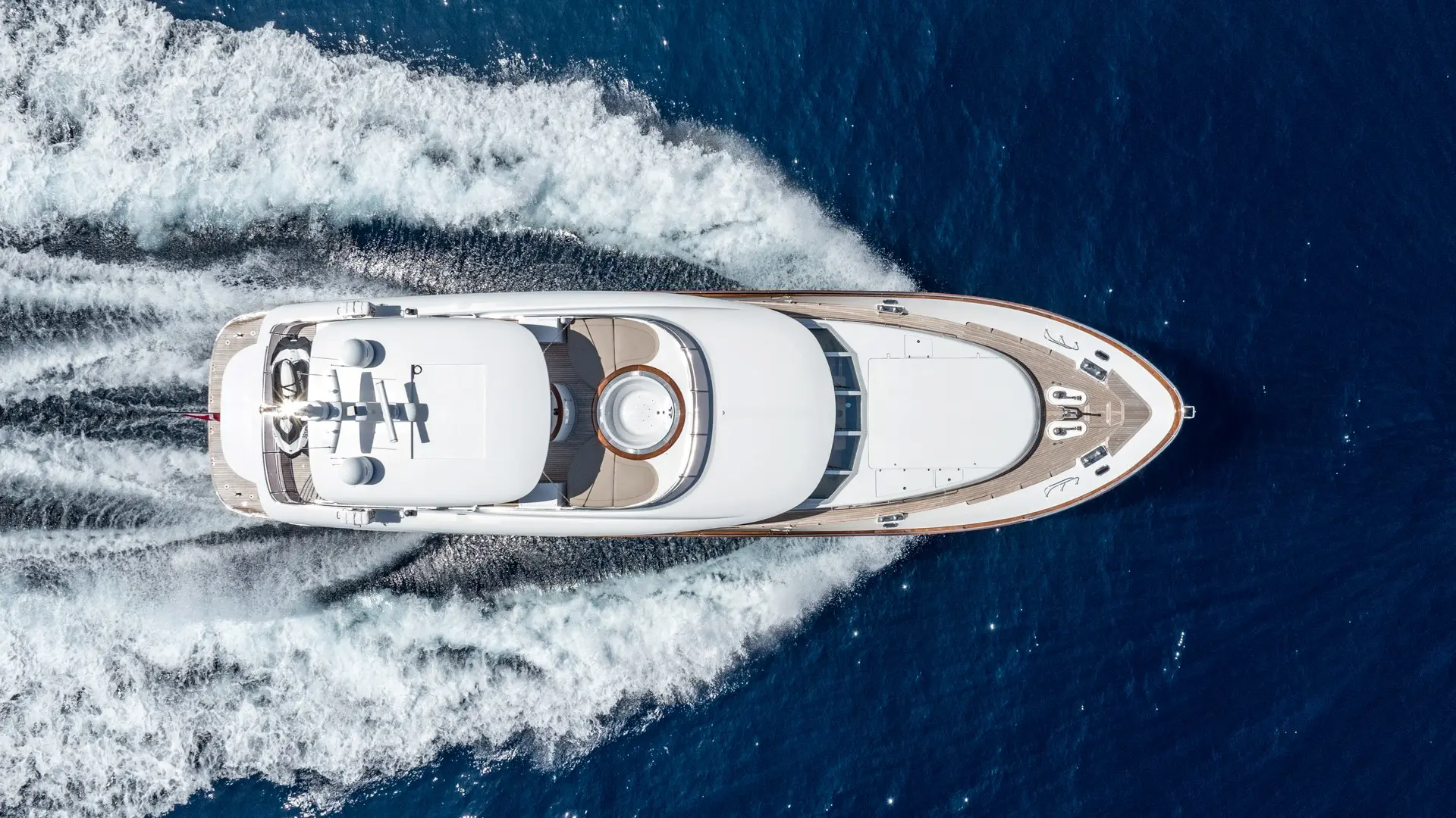 Sea Breeze II – CRUISING, top view, elegant design with visible deck areas and smooth wake